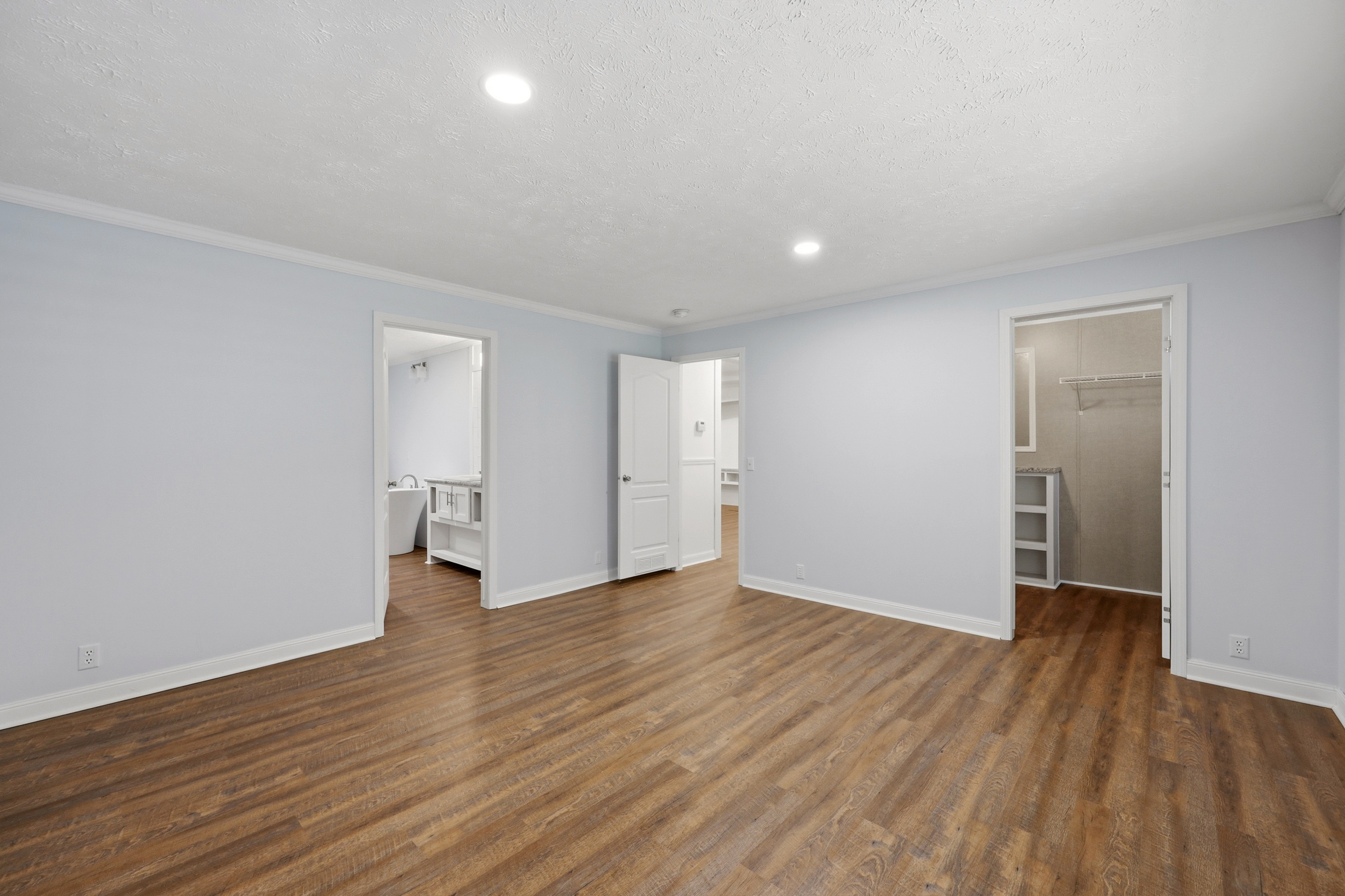 Primary suite with bath and closet access