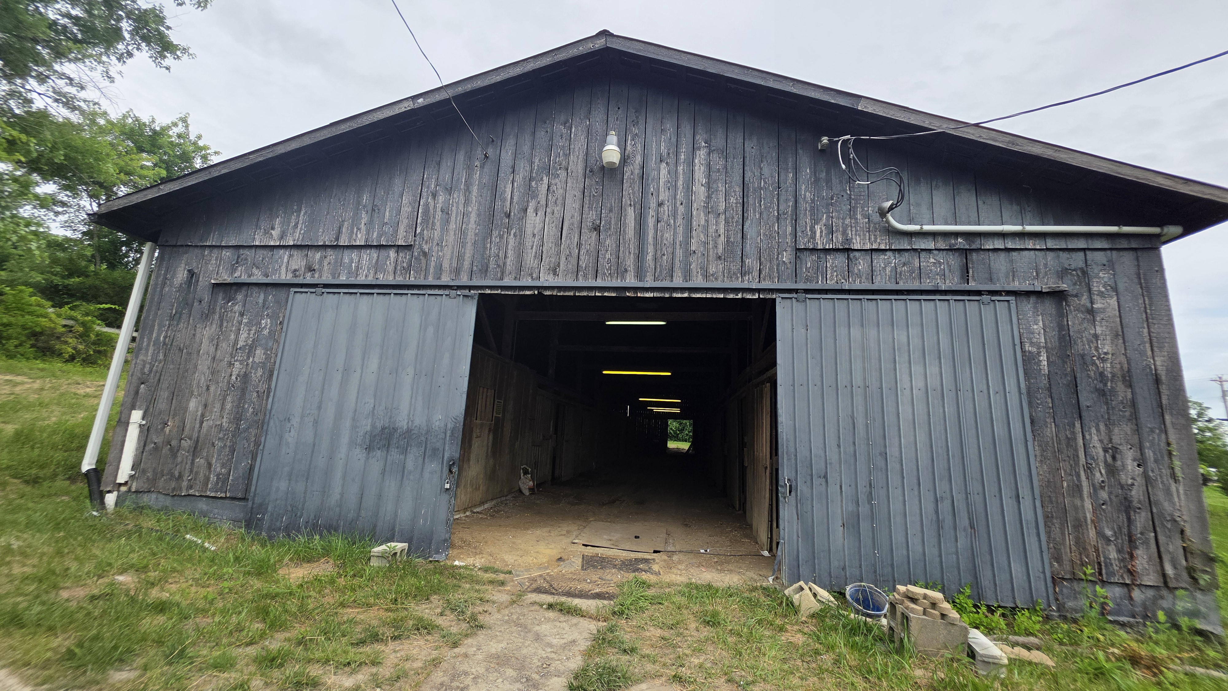 16-stall horse barn exterior
