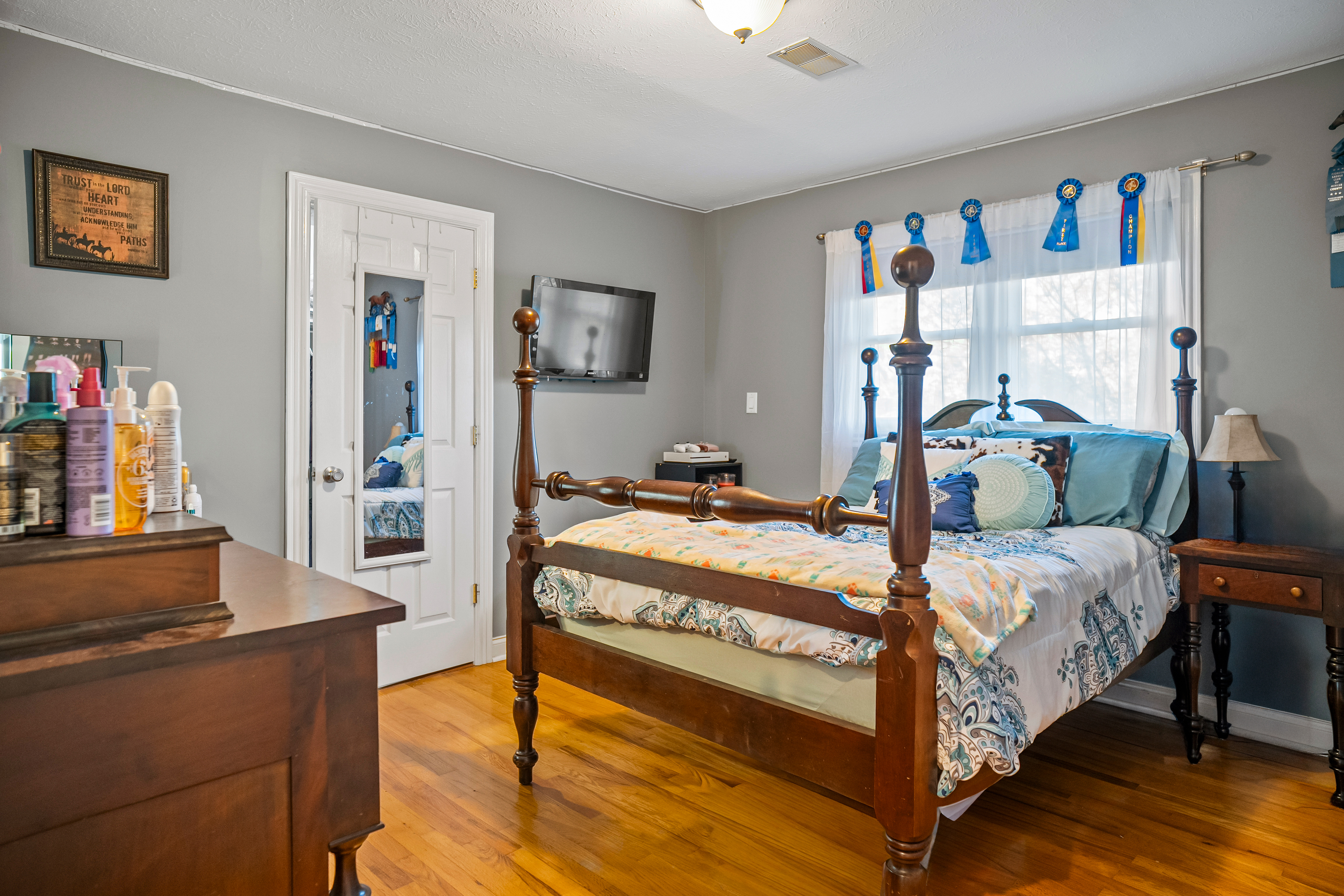 Bedroom with four-poster bed