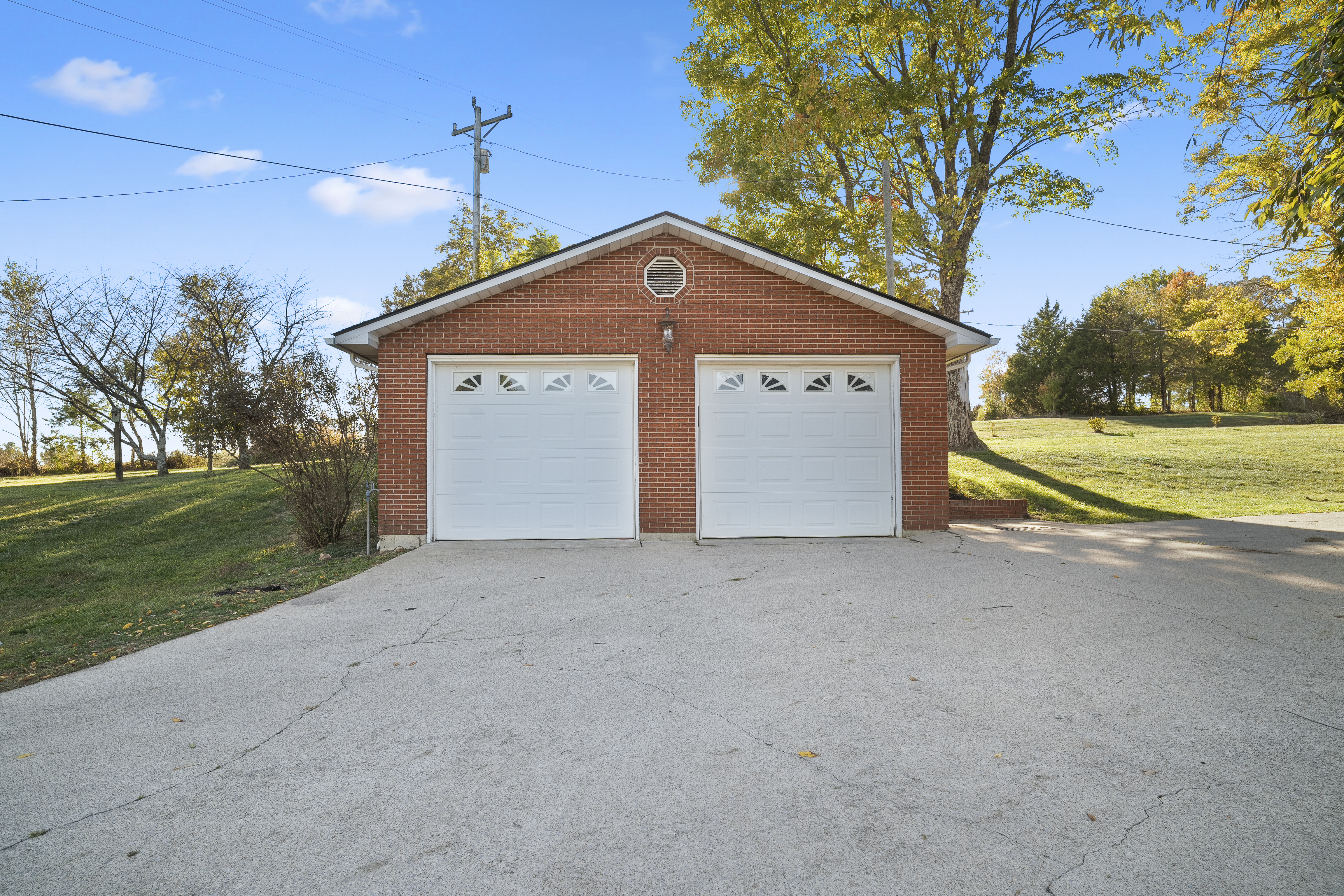 Detached 2-car brick garage