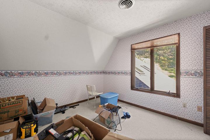 Bonus room with flexible use potential
