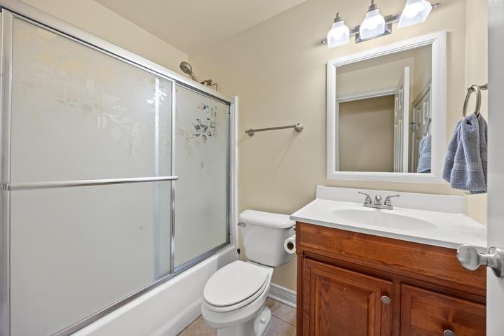Upstairs hallway or landing area